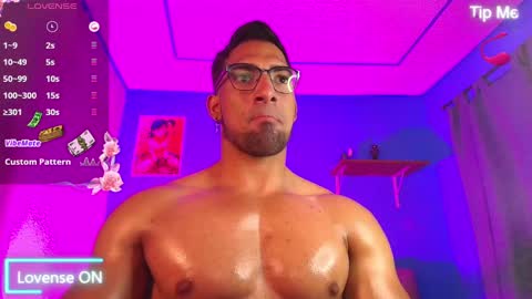 max_brown21 online show from February 7, 11:34 pm