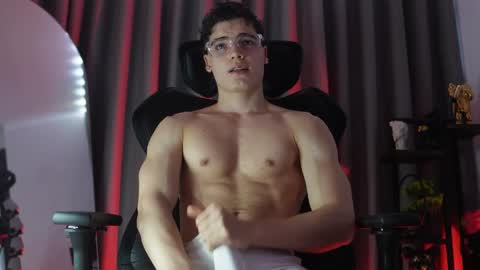 Snapshot of max_cortes1_ chatting on April 3, 5:11 pm 60 OFF ON MY OF ONLY FOR TODAY online show from April 3, 5:11 pm