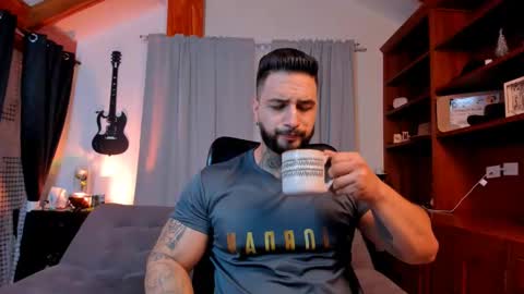 Snapshot of max_dic1 chatting on January 19, 10:17 pm max D. online show from January 19, 10:17 pm