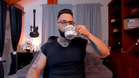 Snapshot of max_dic1 chatting on March 8, 1:03 pm max D. online show from March 8, 1:03 pm