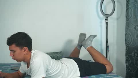 Snapshot of max_ethan5 chatting on November 16, 9:20 pm Max online show from November 16, 9:20 pm