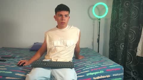 Snapshot of max_ethan5 chatting on November 20, 10:42 pm Max online show from November 20, 10:42 pm