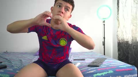 Snapshot of max_ethan5 chatting on November 23, 1:00 pm Max online show from November 23, 1:00 pm