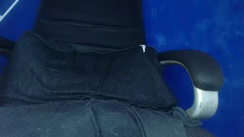 Snapshot of max_jones2 chatting on December 19, 5:40 pm MAX online show from December 19, 5:40 pm