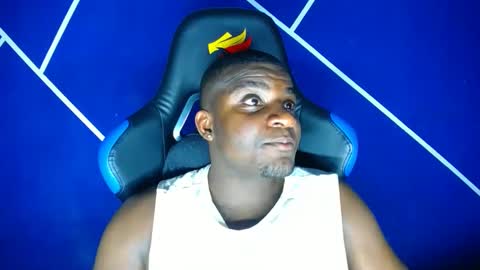 Snapshot of max_jones2 chatting on October 13, 7:58 pm MAX online show from October 13, 7:58 pm