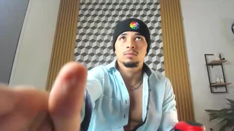 Snapshot of max_jowel chatting on November 23, 12:21 am max_jowel online show from November 23, 12:21 am