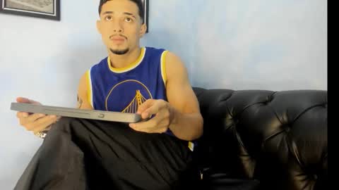 Snapshot of max_jowel chatting on December 15, 1:54 am max_jowel online show from December 15, 1:54 am