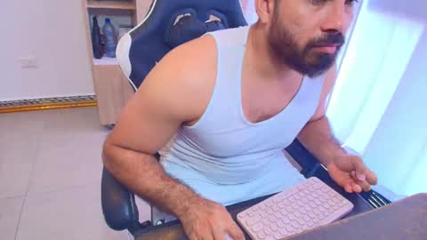 max_love25 online show from March 13, 9:43 pm