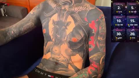 Snapshot of max_reaves chatting on December 3, 2:25 am online show from December 3, 2:25 am