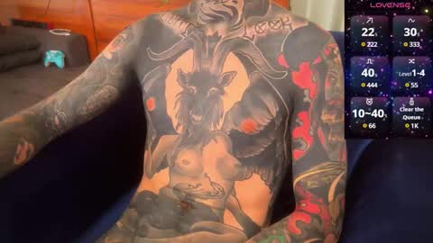 Snapshot of max_reaves chatting on December 4, 1:58 am online show from December 4, 1:58 am