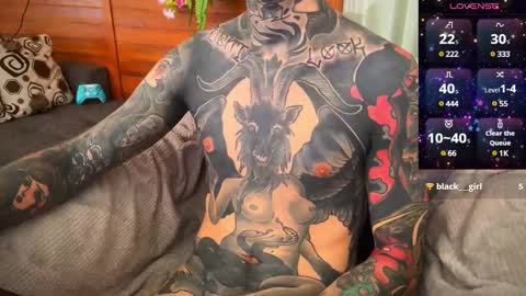 Snapshot of max_reaves chatting on December 5, 2:31 am online show from December 5, 2:31 am