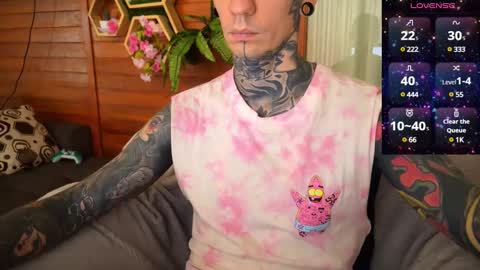 Snapshot of max_reaves chatting on December 6, 2:13 am online show from December 6, 2:13 am