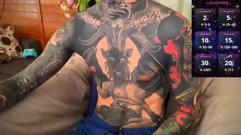 Snapshot of max_reaves chatting on December 6, 6:59 am online show from December 6, 6:59 am