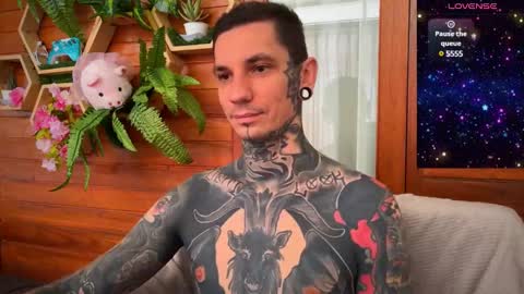 Snapshot of max_reaves chatting on December 7, 1:58 am online show from December 7, 1:58 am