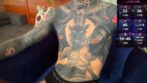 Snapshot of max_reaves chatting on December 11, 1:47 am online show from December 11, 1:47 am