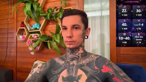 Snapshot of max_reaves chatting on December 19, 2:12 am online show from December 19, 2:12 am