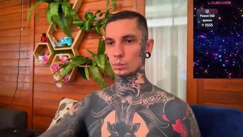 Snapshot of max_reaves chatting on December 19, 6:56 am online show from December 19, 6:56 am