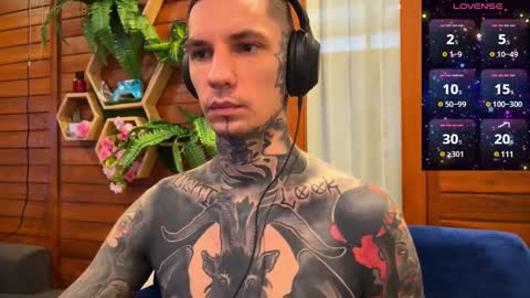 Snapshot of max_reaves chatting on December 21, 2:41 am online show from December 21, 2:41 am