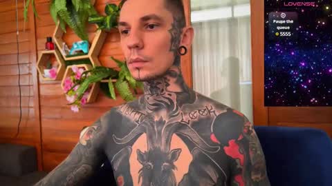 Snapshot of max_reaves chatting on December 22, 5:56 am online show from December 22, 5:56 am