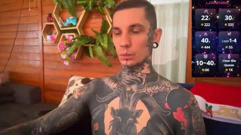 Snapshot of max_reaves chatting on December 26, 2:01 am online show from December 26, 2:01 am