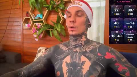 Snapshot of max_reaves chatting on December 26, 5:04 am online show from December 26, 5:04 am