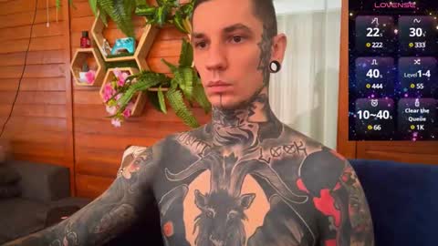 Snapshot of max_reaves chatting on December 27, 2:14 am online show from December 27, 2:14 am