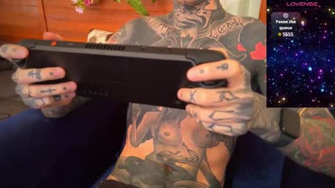 Snapshot of max_reaves chatting on December 27, 6:57 am online show from December 27, 6:57 am