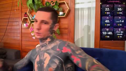 Snapshot of max_reaves chatting on December 31, 1:57 am online show from December 31, 1:57 am