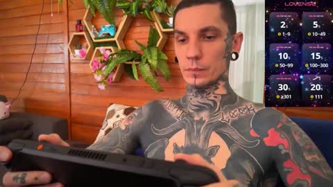 Snapshot of max_reaves chatting on December 31, 6:16 am online show from December 31, 6:16 am