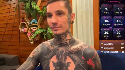 Snapshot of max_reaves chatting on January 1, 10:43 am online show from January 1, 10:43 am