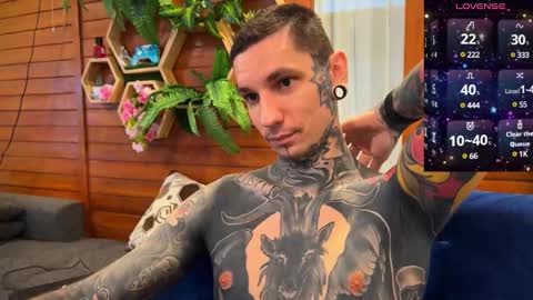 Snapshot of max_reaves chatting on January 2, 2:00 am online show from January 2, 2:00 am