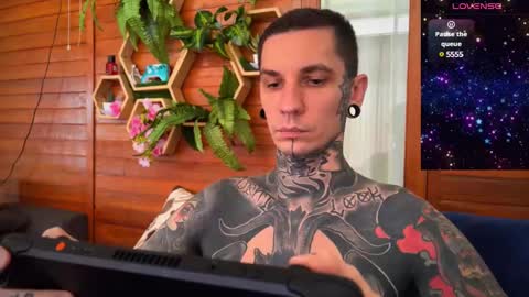 Snapshot of max_reaves chatting on January 2, 6:18 am online show from January 2, 6:18 am