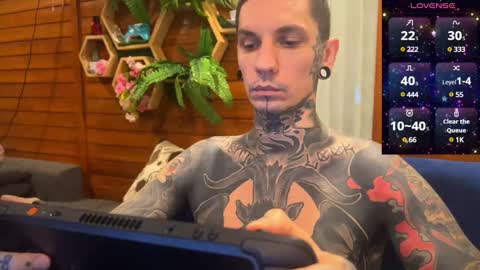 Snapshot of max_reaves chatting on January 3, 1:03 pm online show from January 3, 1:03 pm