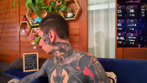 Snapshot of max_reaves chatting on January 5, 2:17 am online show from January 5, 2:17 am