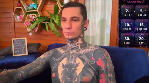 Snapshot of max_reaves chatting on January 8, 1:53 am online show from January 8, 1:53 am