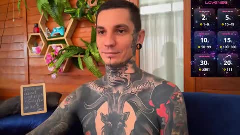 Snapshot of max_reaves chatting on January 8, 5:59 am online show from January 8, 5:59 am