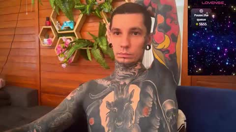 Snapshot of max_reaves chatting on January 9, 2:11 am online show from January 9, 2:11 am