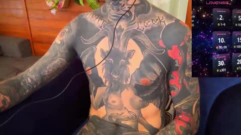 Snapshot of max_reaves chatting on January 10, 7:04 am online show from January 10, 7:04 am