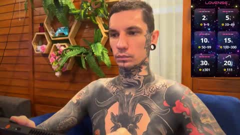 Snapshot of max_reaves chatting on January 12, 2:03 am online show from January 12, 2:03 am