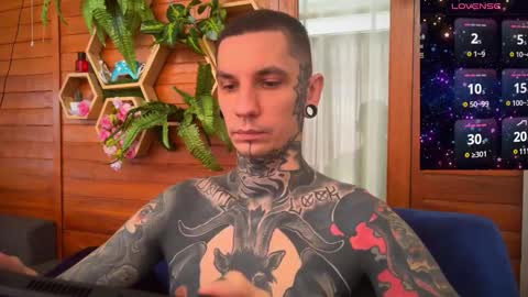 Snapshot of max_reaves chatting on January 17, 2:08 am online show from January 17, 2:08 am