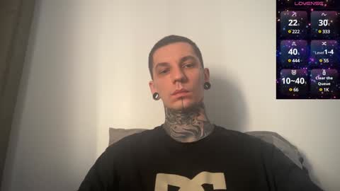 Snapshot of max_reaves chatting on February 2, 5:42 am online show from February 2, 5:42 am