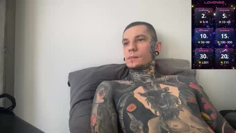 Snapshot of max_reaves chatting on February 23, 6:07 am online show from February 23, 6:07 am