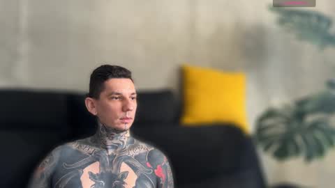 Snapshot of max_reaves chatting on September 19, 5:42 am online show from September 19, 5:42 am