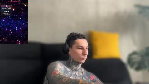 Snapshot of max_reaves chatting on September 25, 6:17 am online show from September 25, 6:17 am