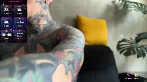 Snapshot of max_reaves chatting on October 3, 6:21 am online show from October 3, 6:21 am