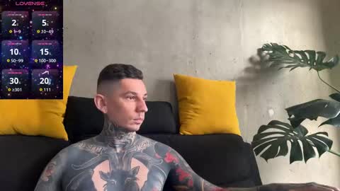 Snapshot of max_reaves chatting on October 6, 5:05 am online show from October 6, 5:05 am