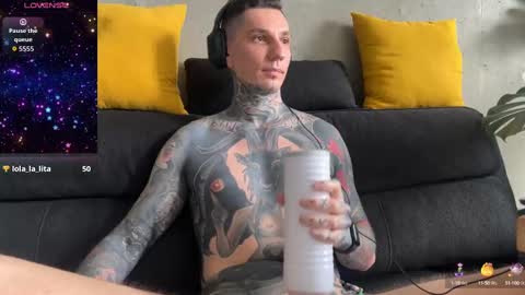 Snapshot of max_reaves chatting on October 11, 7:18 am online show from October 11, 7:18 am