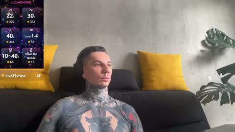 Snapshot of max_reaves chatting on October 12, 5:28 am online show from October 12, 5:28 am