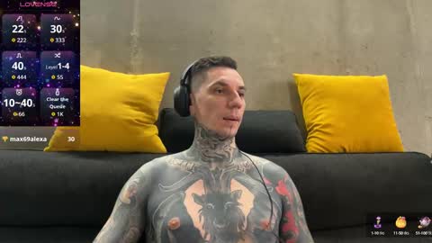 Snapshot of max_reaves chatting on October 13, 5:29 am online show from October 13, 5:29 am