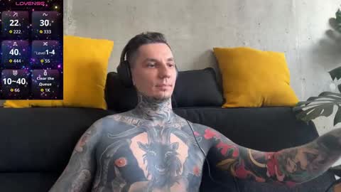 Snapshot of max_reaves chatting on October 16, 6:25 am online show from October 16, 6:25 am